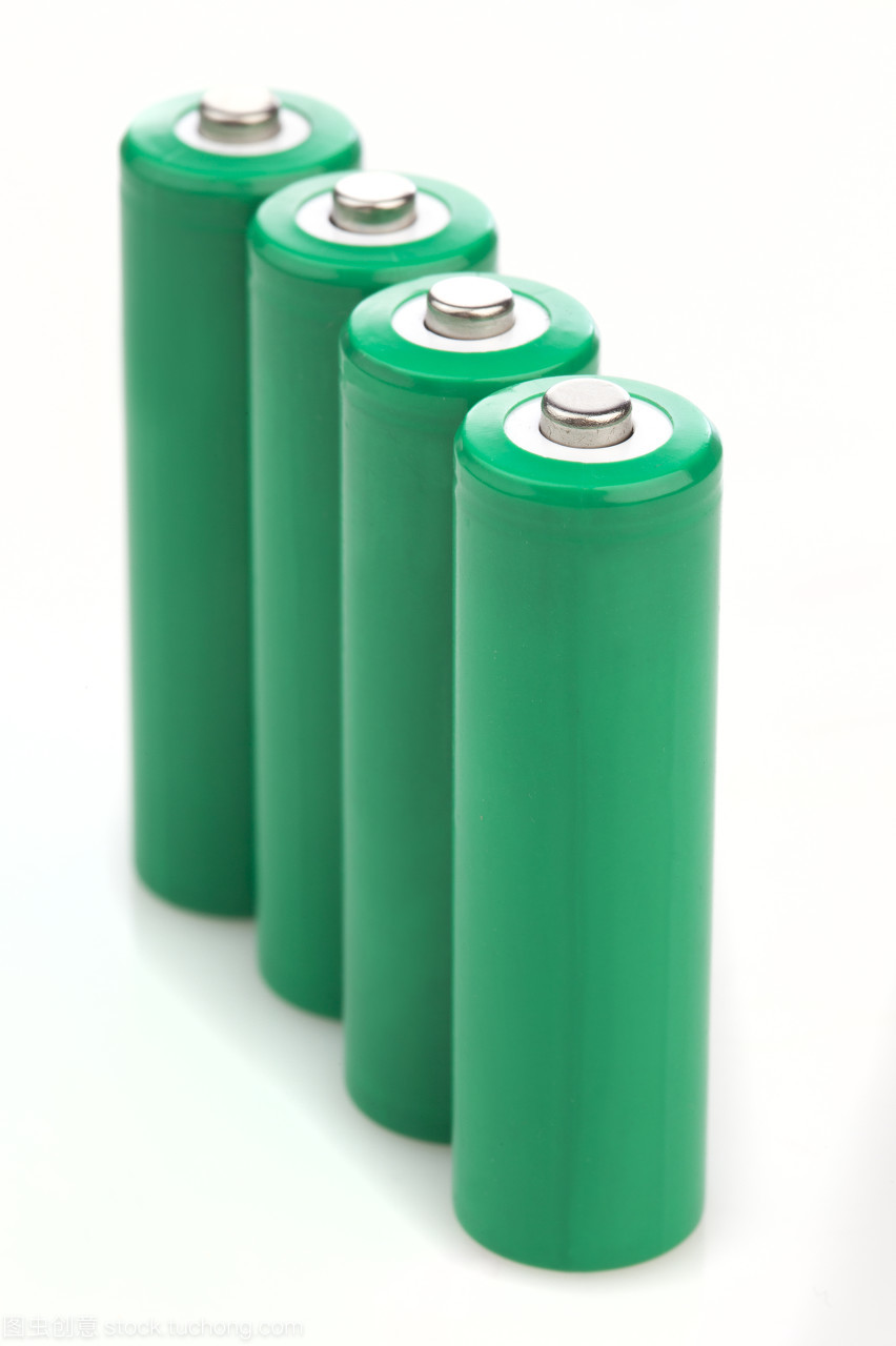 四个绿色电池以空白封面